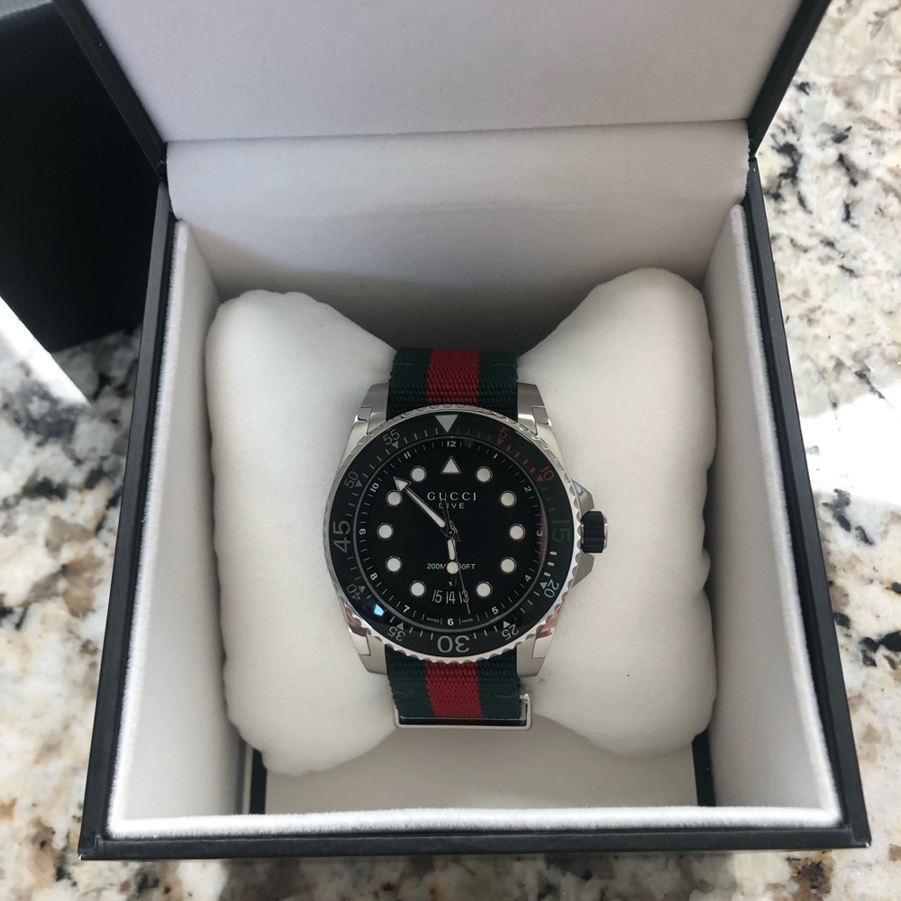 45mm Men’s Classic Gucci Dive Watch - Picture 3 of 7